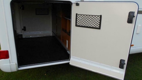 Beemster 7 – Hymer, 2 person camper, automatic with many options