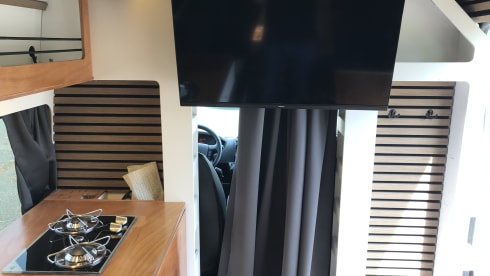 The Road Runner – 2p Citroën Jumper bus camper from 2016