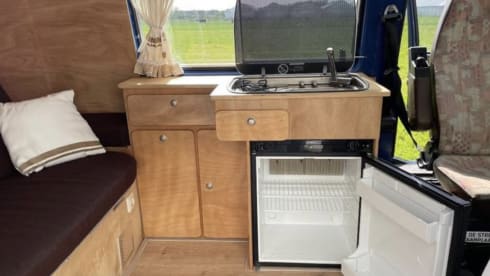 Maxima  – 2p Volkswagen bus from 1986