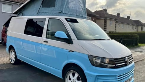Road surfer – 4 berth Volkswagen campervan from 2017