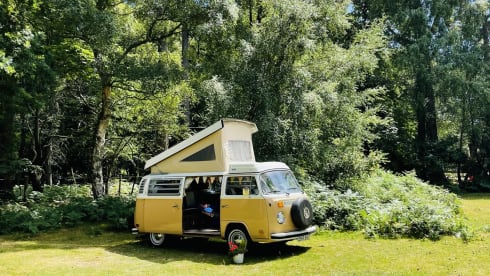 Ned – Gemoderniseerde, stuurbekrachtige, 4-persoons VW T2 met alle extra's