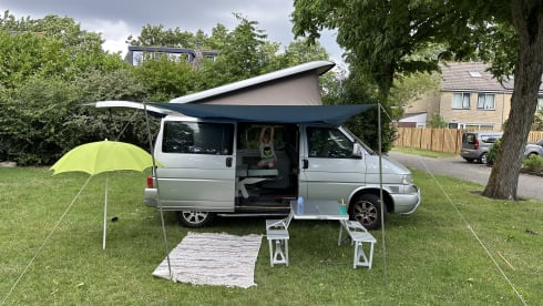 Zilverstar – 4p Volkswagen campervan uit 2002