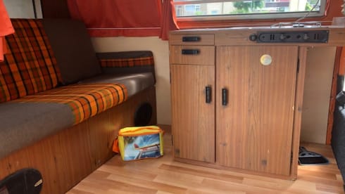Orange  – Hip Orange retro Volkswagen T-2 Camper