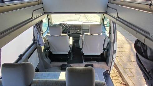 Bossanova – 4p Volkswagen bus from 1995