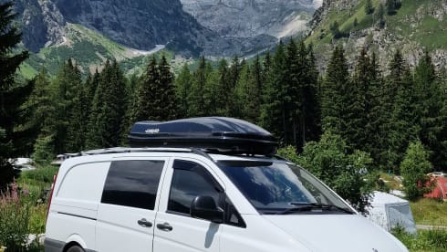 Danny de Vito – 2 berth Mercedes Vito Campervan 
