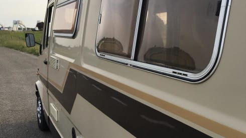 Sjaak  – 2p Mercedes-Benz bus oldtimer from 1979