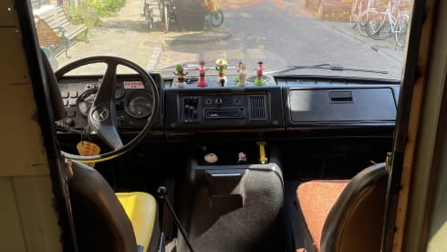 Billie Bob Blauwie – Awesome Mercedes Camper Bus