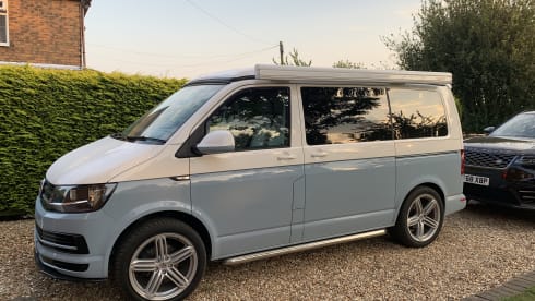 Penelope – Luxury VW T6 4 berth Campervan