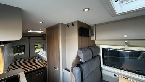 L&C – Gloednieuwe Carado CV 640 automaat luxe, comfort en vrijheid.