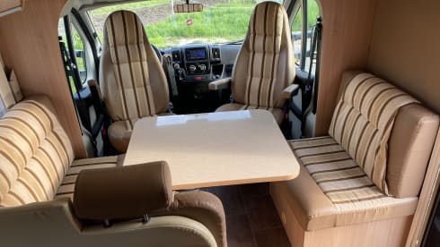 Burstner ixeo time 734 – Very luxurious camper queen-size bed air conditioning Nespresso