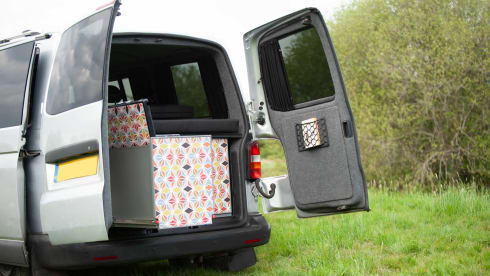 Romper Swamper – Volkswagen campervan met 2 slaapplaatsen uit 2006
