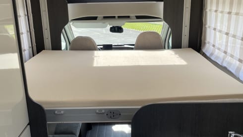 BELLE -ford transit aut.170pk – 6p Roller Team semi-integrated from 2024