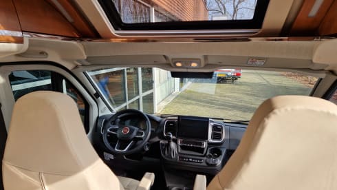 Luxury Malibu bus camper from 2022 for 2 pers
