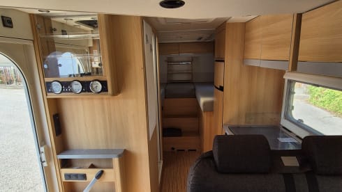 Dethleff camper met inventaris – Dethleff Globe 4 semi-integrated 4 persons