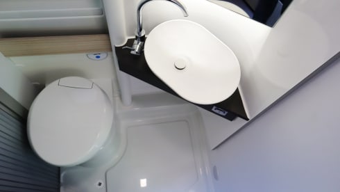Adria Twin Plus 640 SLB model 2022 AIRCO LIVING AREA