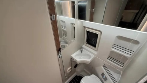 Colombus 600e – Premium Campervan met Vloerverwarming en Hefdak – Westfalia Columbus 600 E