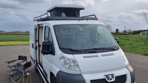 Lux – 2p Peugeot bus uit 2012