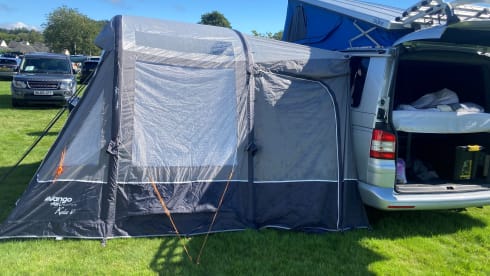 Hayes – LWB 4 Berth VW Transporter with 'king size' bed & pop top