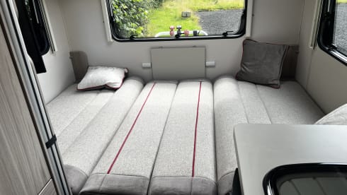GO-VORNY – 6 berth Peugeot semi-integrated from 2021 free WI-FI 