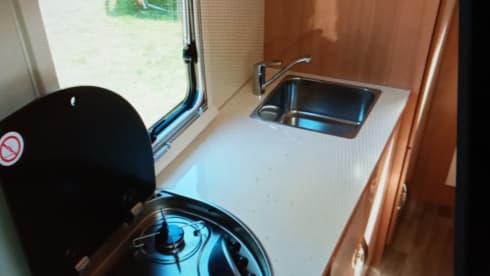Happy Tour – 6 person Ahorn family camper Alcove 2018 with fixed beds LAST MINUTE