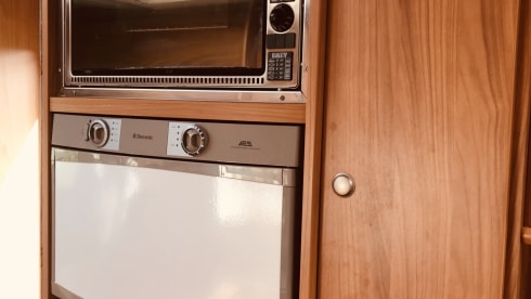 Comfy Camper – Burstner Delfin 625
