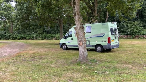 De Groene Draeck – Comfortable and powerful bus for 2 persons