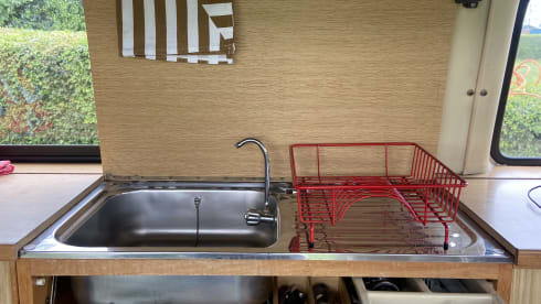 Velma – 4 berth Volkswagen campervan from 1988