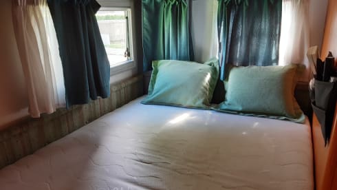 Complete and comfortable integral Knaus travel liner