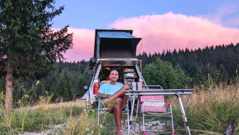 Theresa – Adventurous 4x4 camper with tent
