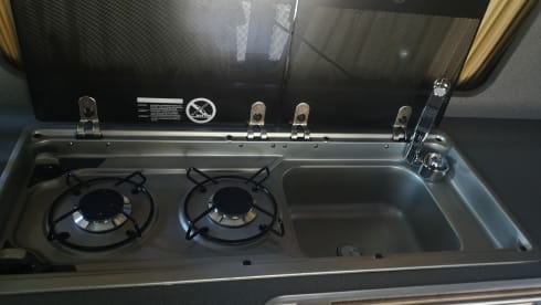 Vanessa – 4 berth Volkswagen T5 campervan 2.5 pdtdi 2007