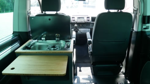 Volkswagen T6 Multivan 5 to 7 seats with pop-up roof!