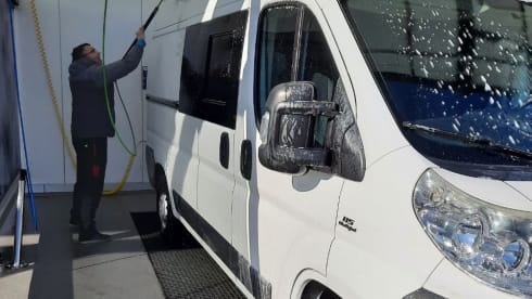 Discover the world! 2 p. Buscamper off-grid, fully equipped.
