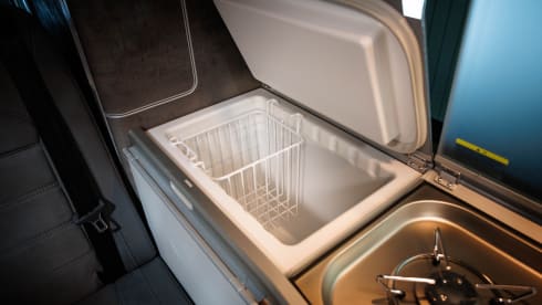 Luxury Camper – 4 Schlafplätze Volkswagen Transporter T6.1 LWB 150 PS S-Auto Campervan 2024