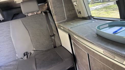 California Ocean dream – 2022 4-person Volkswagen campervan