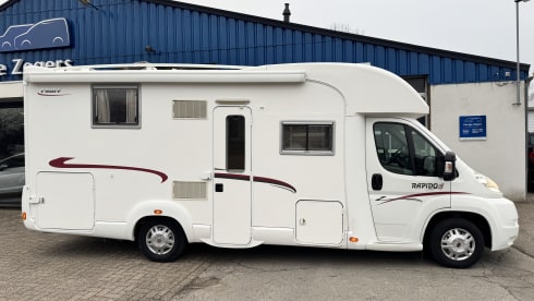 Gezinscamper – 4p Rapido semi-integrated from 2009