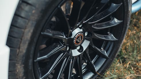 Bob – White & Blue Ormskirk