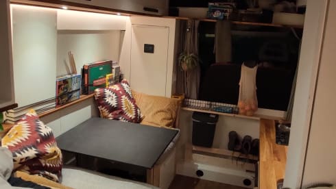 VanScheef – Mega cozy 3p Off-grid self-build camper
