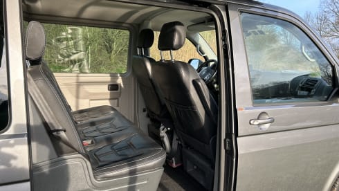 Rooftop party Van  – Happy 4 person Volkswagen party Van.