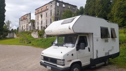 Greenshare – Camper Time Machine: Vintage Travel for Epic Adventures!