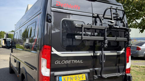 Making Memories 13 – 2025 Dethleffs Globetrail met Automaat en Dakairco. Elegant en Betrouwbaar