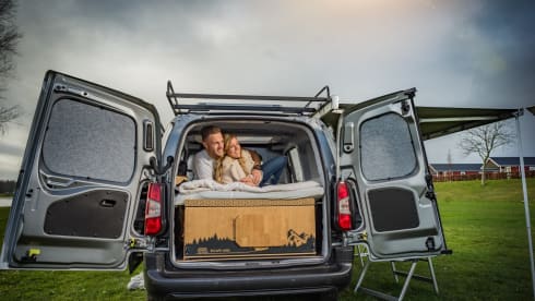 Hank – Fuel-efficient Toyota Escape Van bj2022