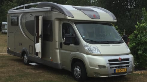 Luxurious spacious Burstner with 2 twin beds