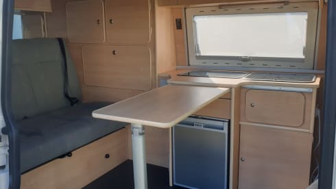 Neat Volkswagen T5 Bus Camper 2.5 TDI