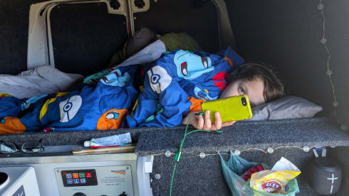 McHaggis – Stealth camper met 5 zitplaatsen en SUP's voor het verkennen van Schotland