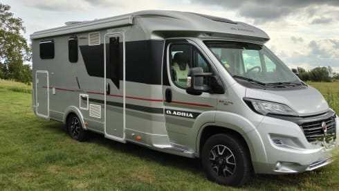 La Dulce Vida – Beautiful Adria Coral 670 platinum semi-integrated from 2017