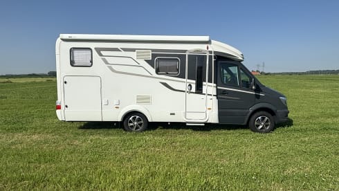 Beautiful Hymer 2-seater