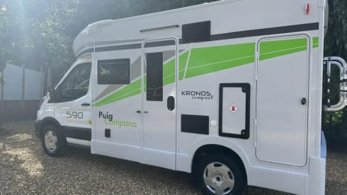 Puig Campana – BRAND NEW 2 Berth Roller Team Kronos Compact 590 (2025) Manual