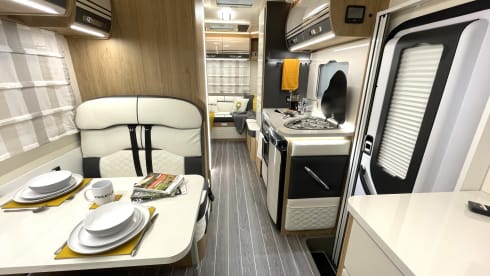Phoenix – Luxury 4-6 Berth Roller Team Auto-Roller 747 AUTOMATIC - Fully Insured
