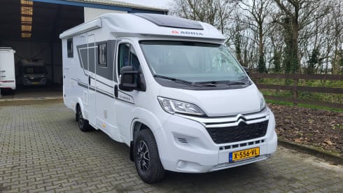 Compact DL – Very spacious camper with air conditioning in the living area and complete inventory