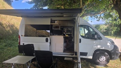 Ragnar – Votre camping-car confortable avec des lits transversaux spacieux et un look naturel !